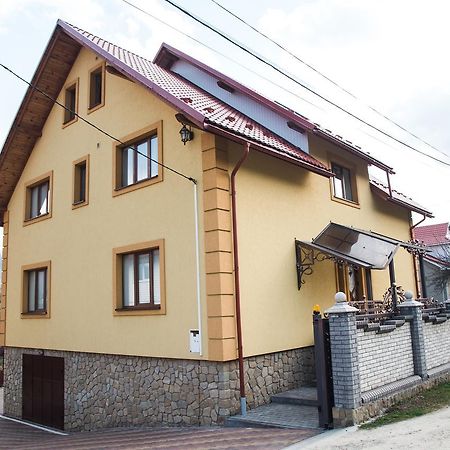 Hotel Happy Jaremče Esterno foto
